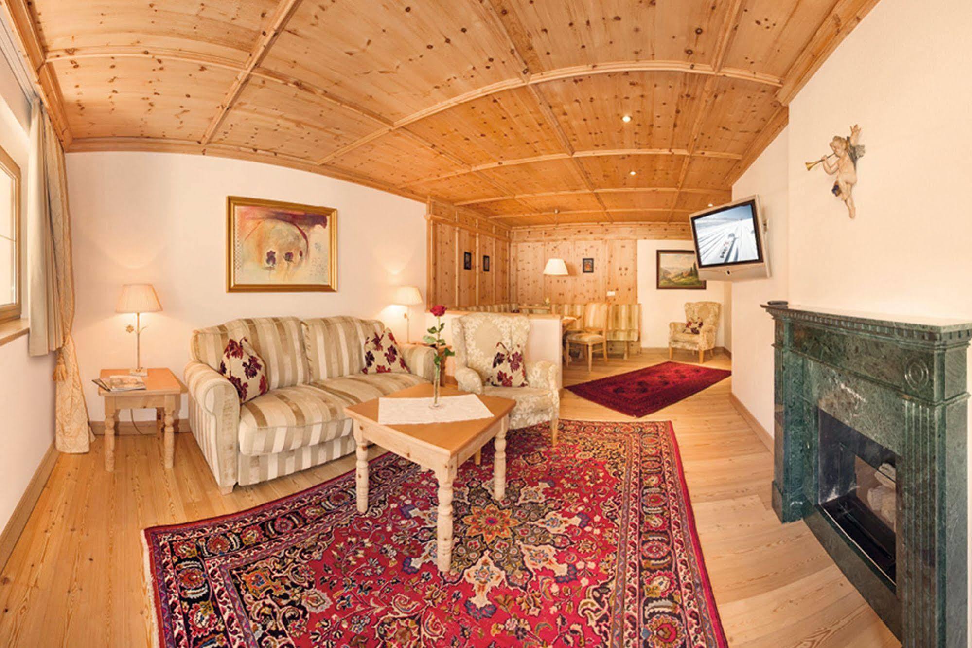 Hotel Alpenhof Tux Kültér fotó